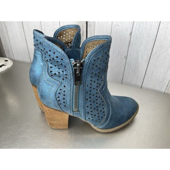 Naughty Monkey Boots Heeled Booties Bright Blue Diamond Perforated Size 7.5 - Picture 3 of 7